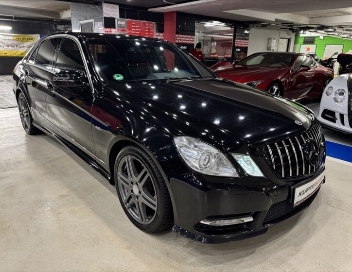 Mercedes-Benz Třídy E 8