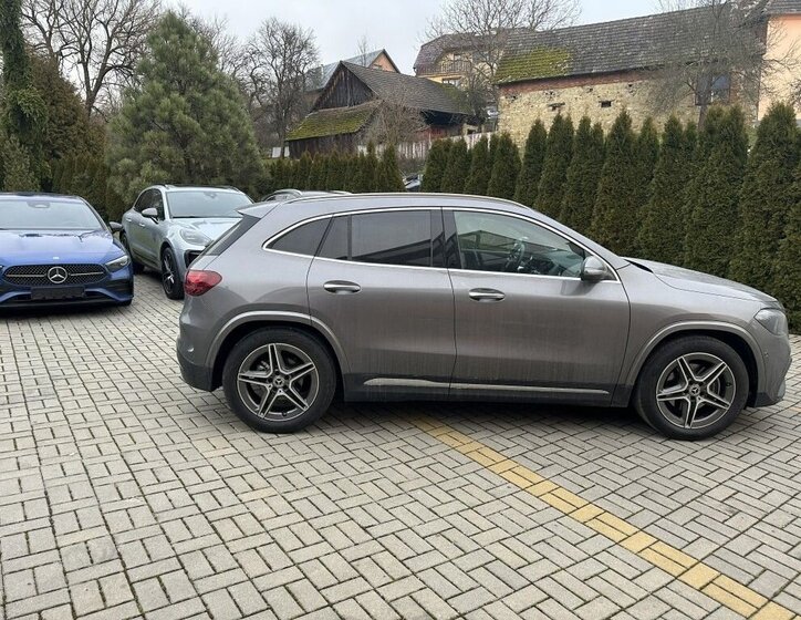 Mercedes-Benz GLA 3