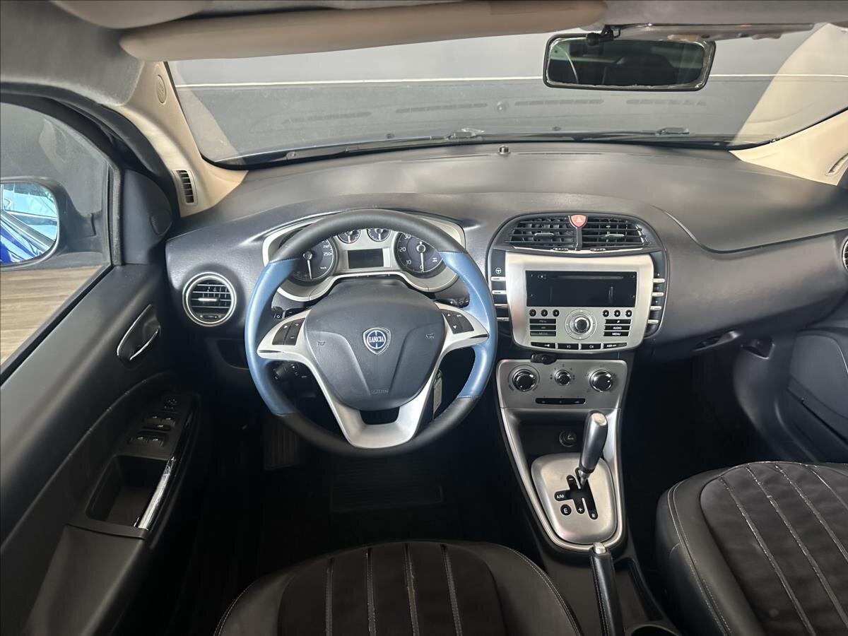 Lancia Delta Hatchback 1,6 l 88 kw