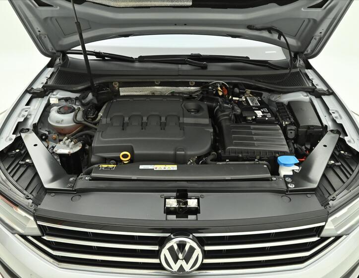 Volkswagen Passat 9