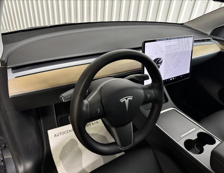 Tesla Model Y 15