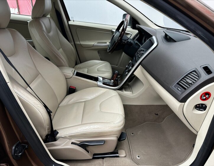 Volvo XC60 SUV / Terénní 2,4 l 136 kw