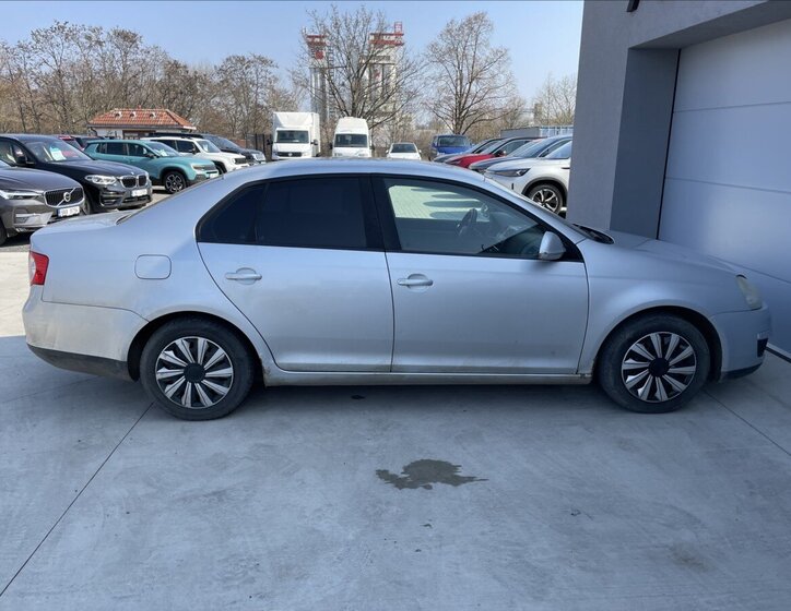 Volkswagen Jetta Sedan / Limuzína 1,9 l 77 kw