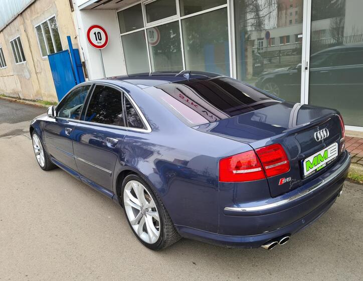 Audi S8 7