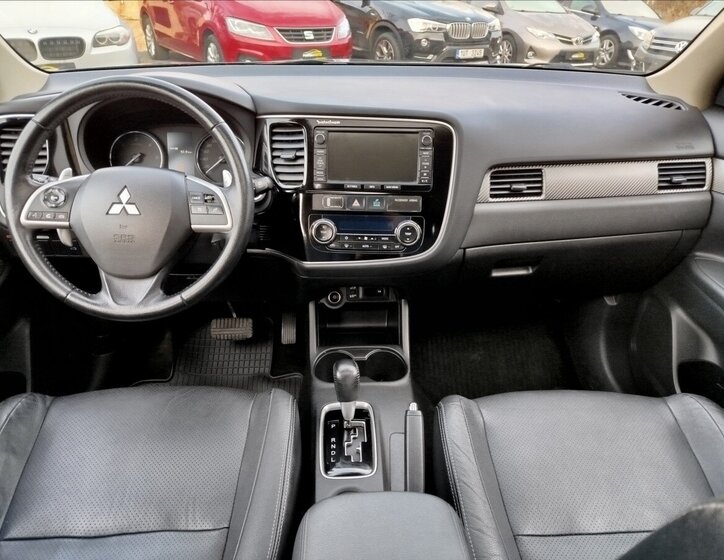 Mitsubishi Outlander SUV 2,3 l 110 kw