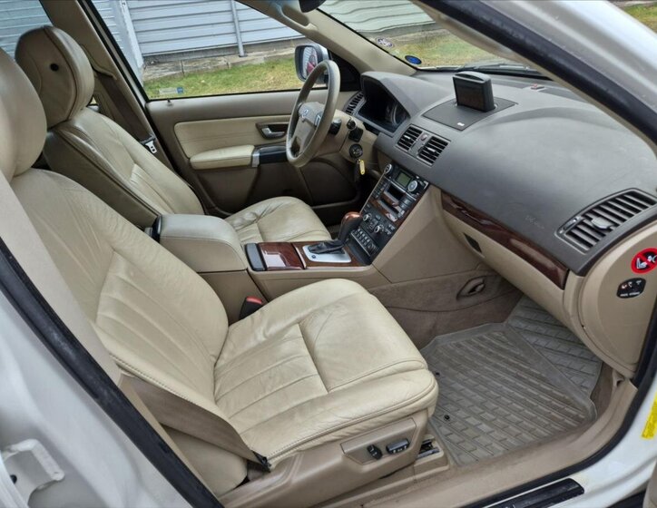 Volvo XC90 SUV 2,4 l 136 kw