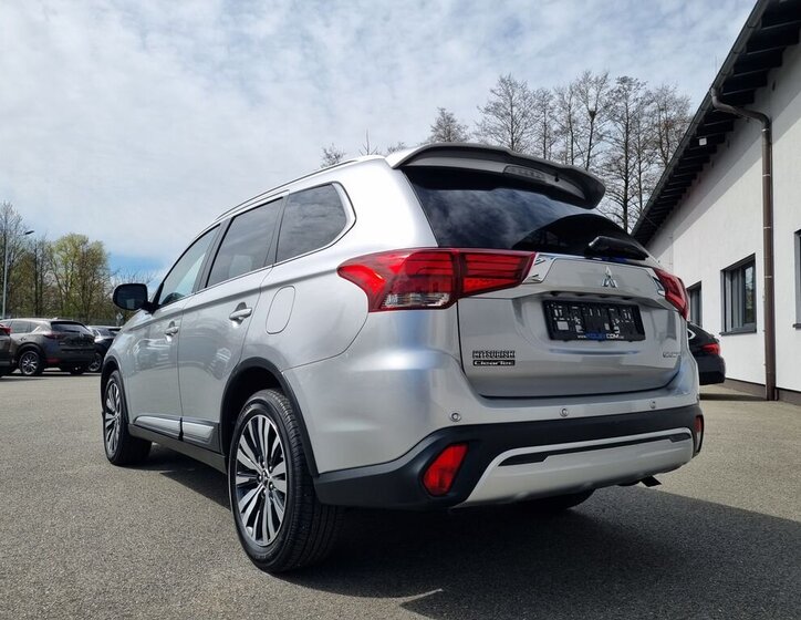 Mitsubishi Outlander SUV / Terénní 2,0 l 110 kw