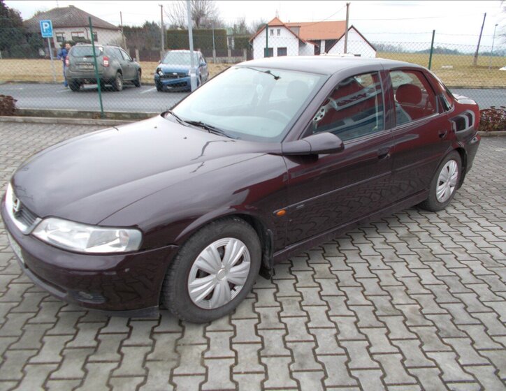 Opel Vectra Sedan 1,6 l 74 kw