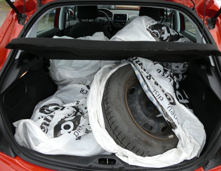 Peugeot 208 Hatchback 1,2 l 61 kw