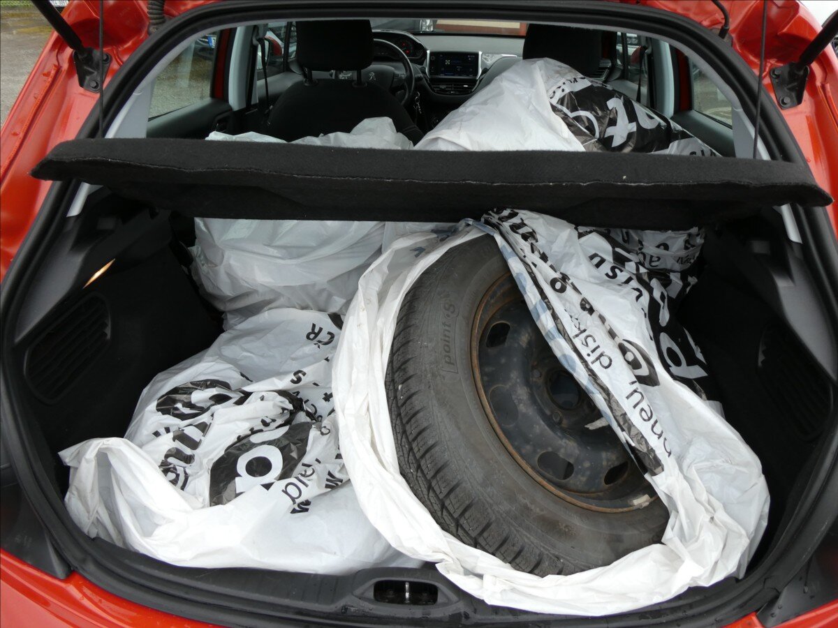 Peugeot 208 Hatchback 1,2 l 61 kw