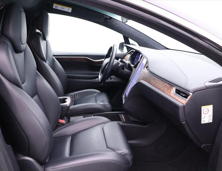 Tesla Model X 15