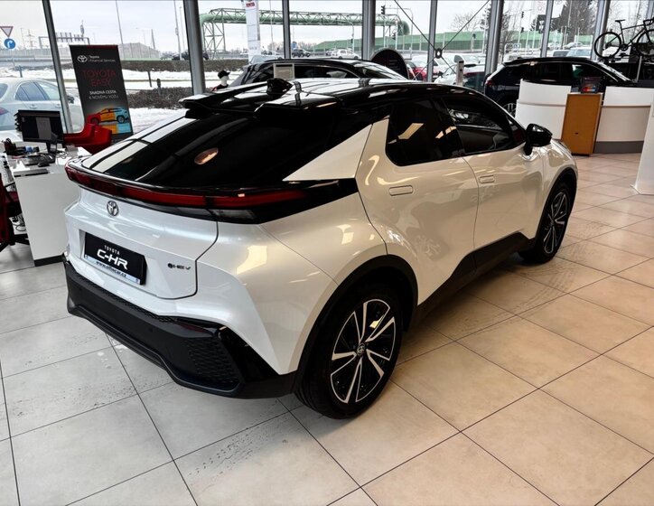 Toyota C-HR SUV 1,8 l 103 kw
