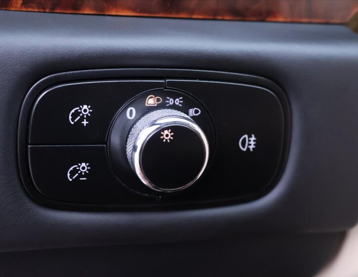 Bentley Continental Flying Spur Sedan / Limuzína 6,0 l 412 kw