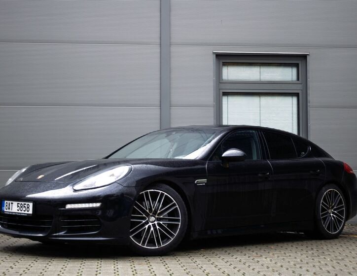 Porsche Panamera 1