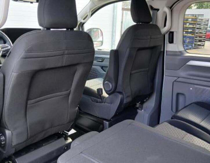 Volkswagen Caravelle 12