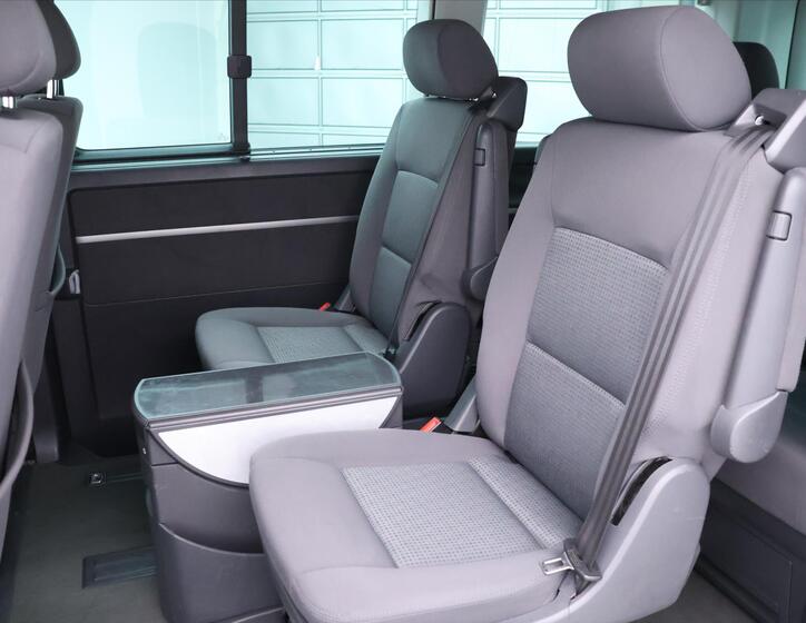 Volkswagen Multivan 18