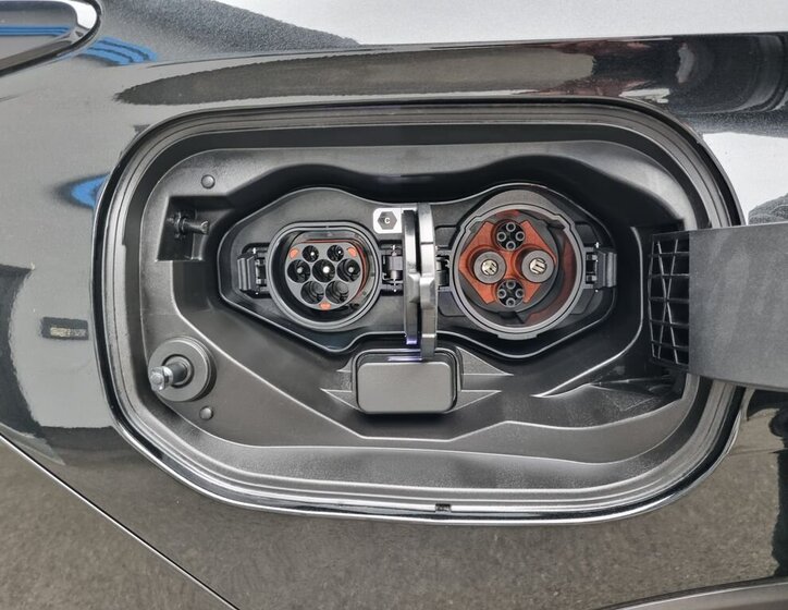 Mitsubishi Outlander SUV 2,4 l 225 kw