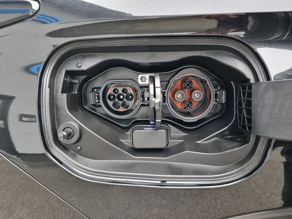 Mitsubishi Outlander SUV 2,4 l 225 kw