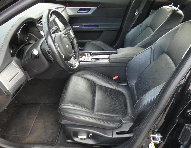 Jaguar XF 18