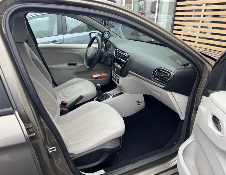 Peugeot 301 Sedan 1,6 l 85 kw