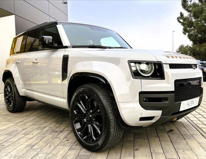 Land Rover Defender SUV / Terénní 4,4 l 467 kw