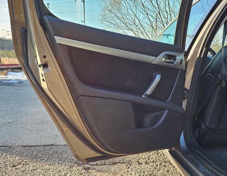 Peugeot 407 Sedan 2,0 l 100 kw