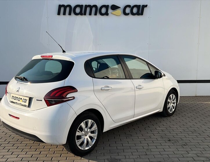 Peugeot 208 Hatchback 1,2 l 60 kw