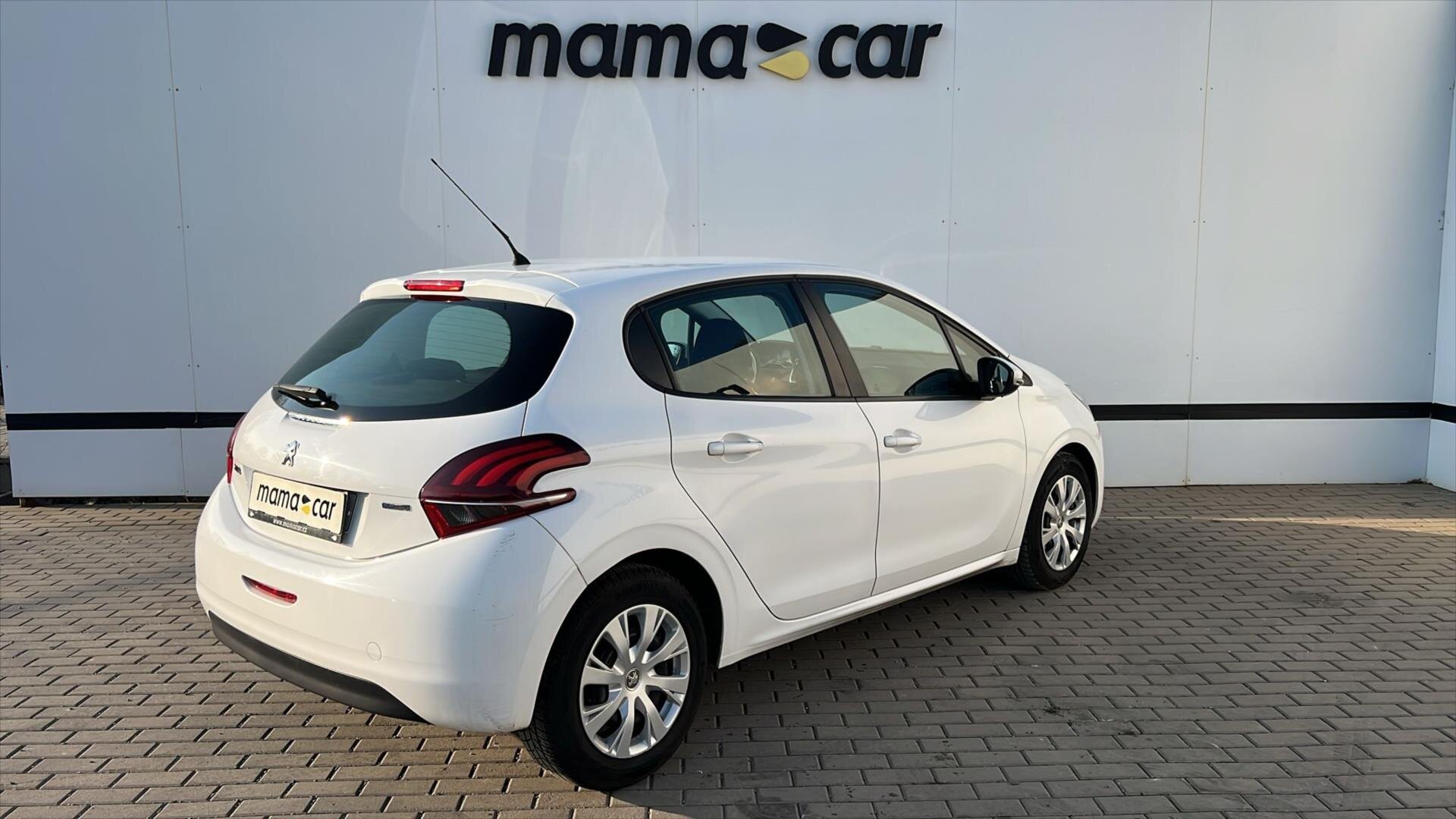 Peugeot 208 Hatchback 1,2 l 60 kw