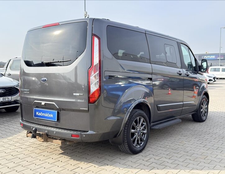 Ford Tourneo Custom MPV 2,0 l 136 kw