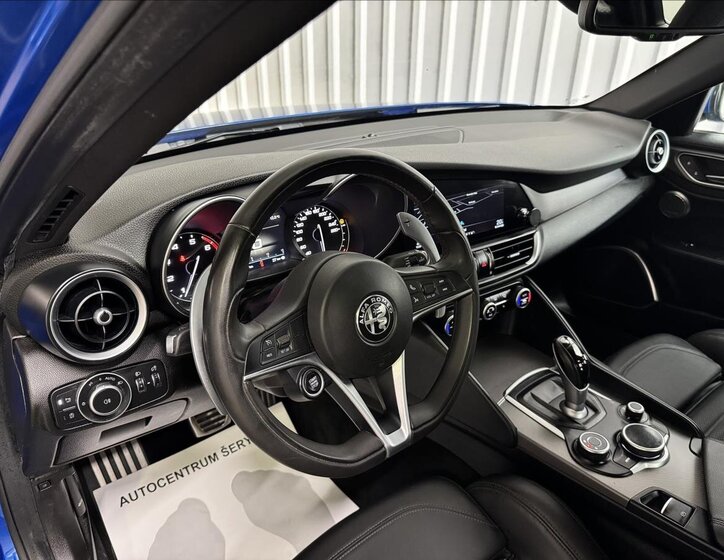 Alfa Romeo Giulia Sedan / Limuzína 2,0 l 206 kw