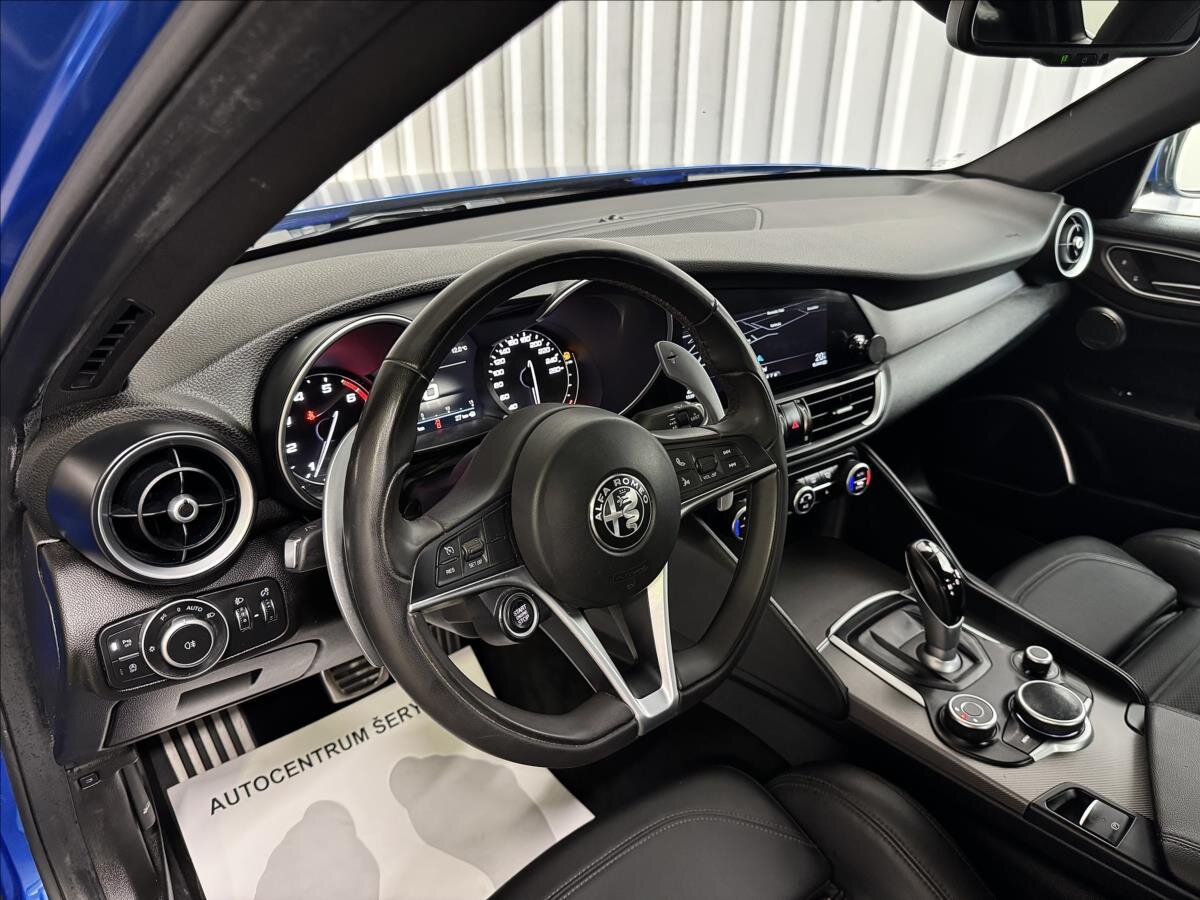 Alfa Romeo Giulia Sedan / Limuzína 2,0 l 206 kw