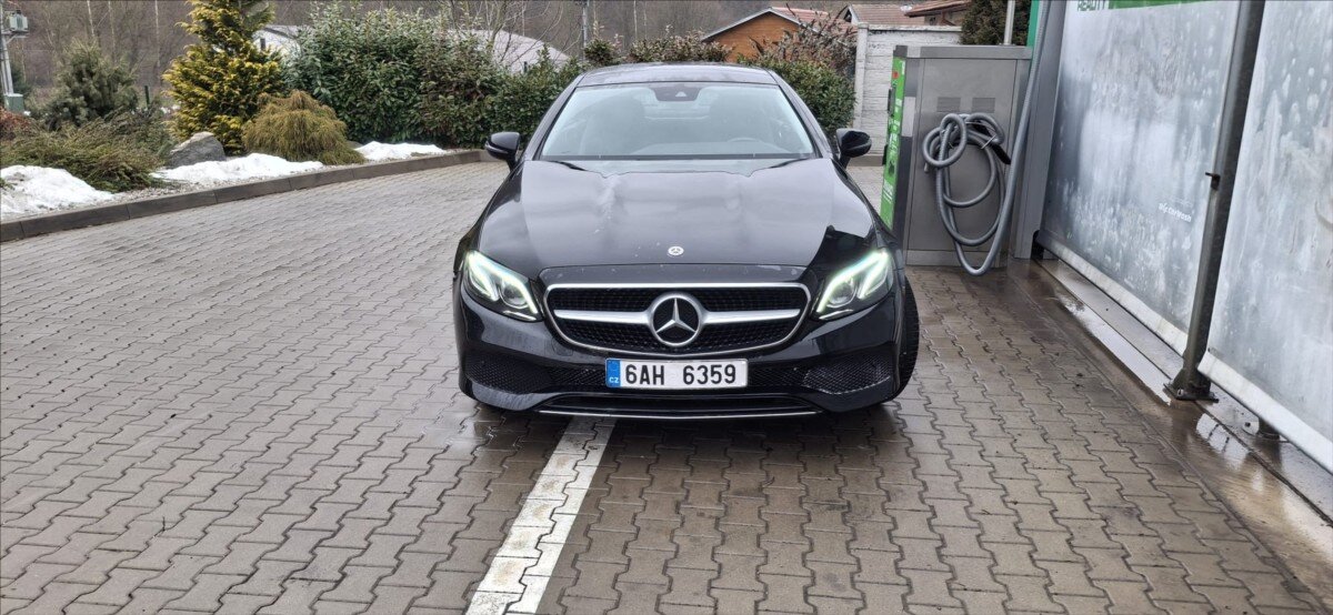 Mercedes-Benz Třídy E Kupé 2,0 l 143 kw
