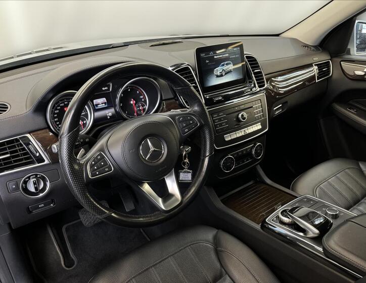 Mercedes-Benz GLS 9