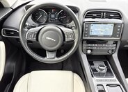 Jaguar F-Pace SUV 3,0 l 221 kw