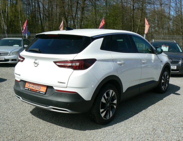 Opel Grandland X SUV / Terénní 1,2 l 96 kw