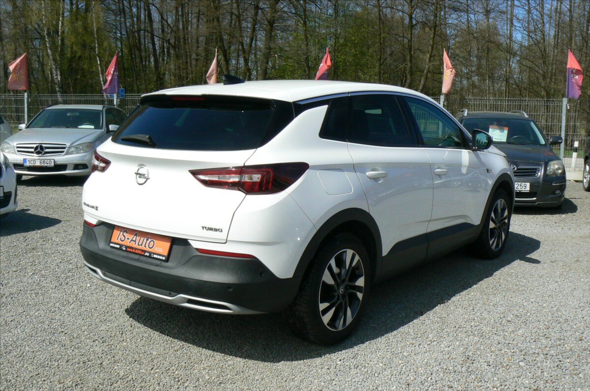 Opel Grandland X SUV / Terénní 1,2 l 96 kw