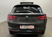 Alfa Romeo Stelvio 7