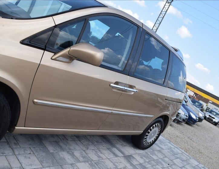 Lancia Phedra MPV 2,2 l 94 kw
