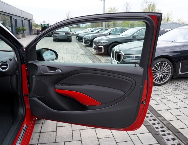 Opel Adam Hatchback 1,4 l 64 kw