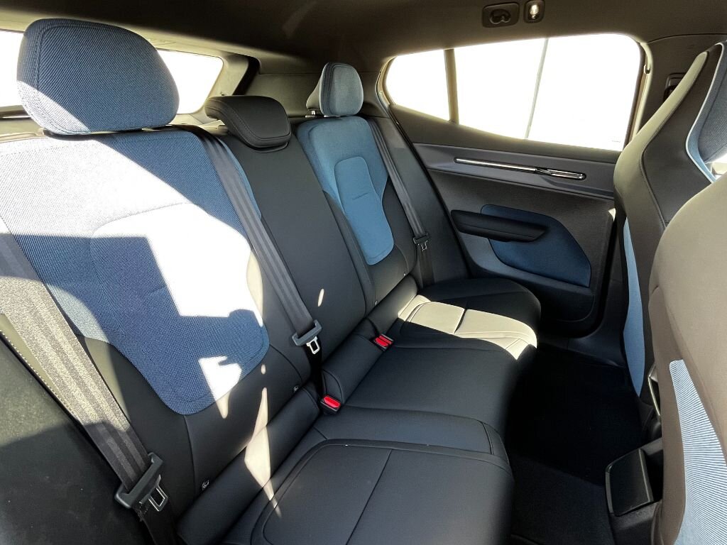 Volvo EX30 SUV / Terénní 69,0 200 kw