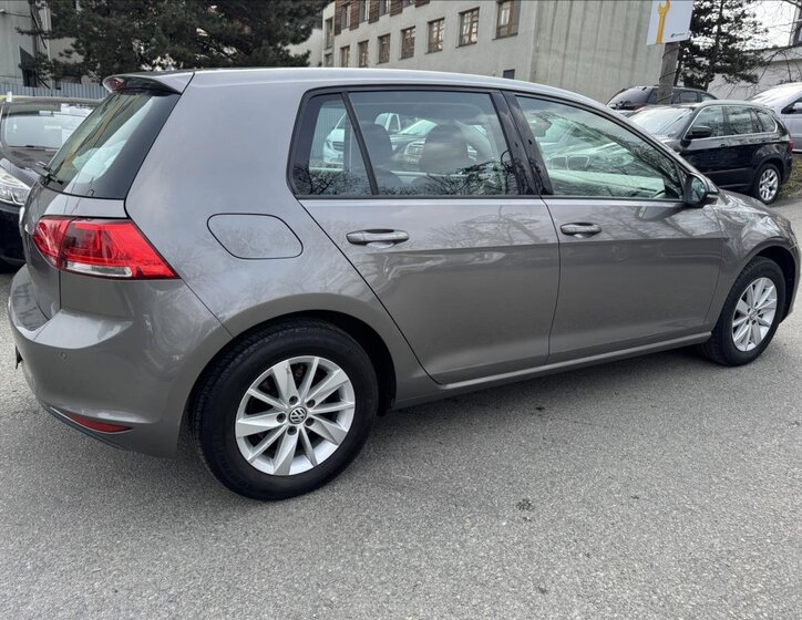 Volkswagen Golf Hatchback 1,2 l 63 kw