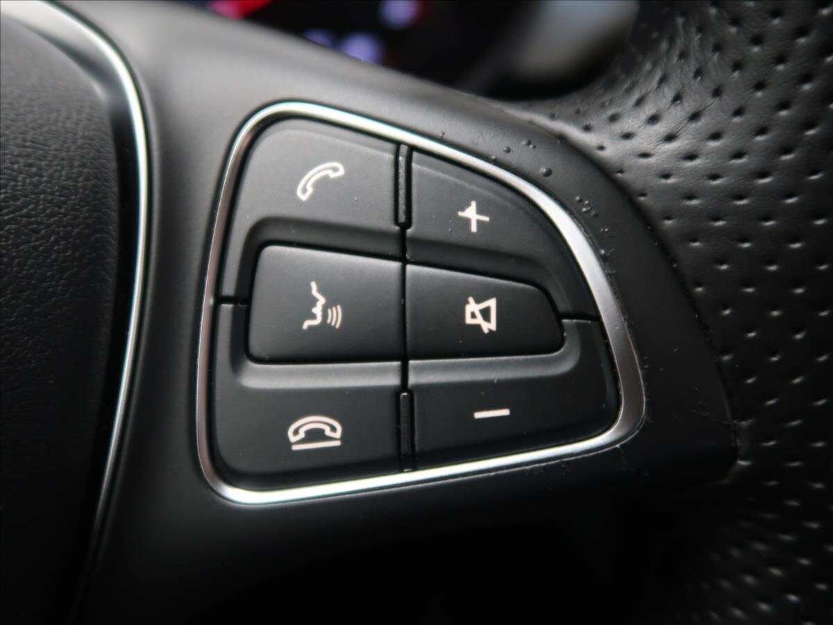 Mercedes-Benz Třídy C Sedan / Limuzína 2,1 l 125 kw