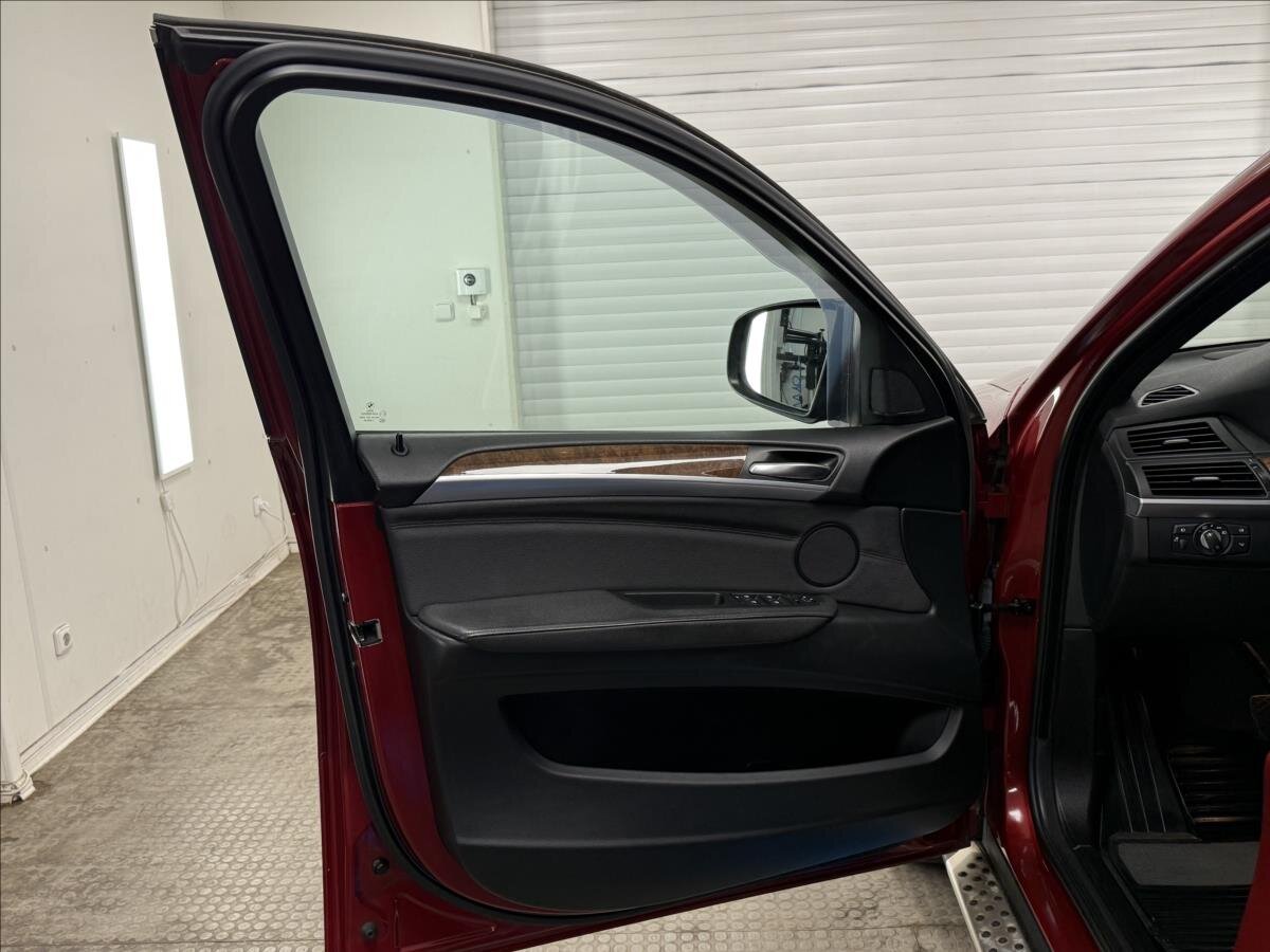 BMW X6 SUV 3,0 l 225 kw