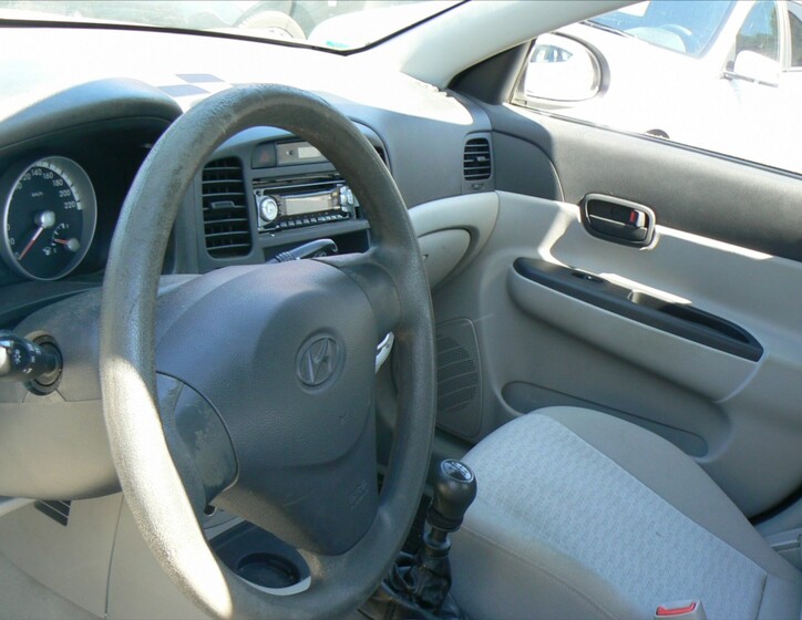 Hyundai Accent 10