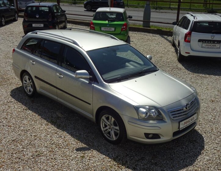 Toyota Avensis Kombi 2,0 l 93 kw