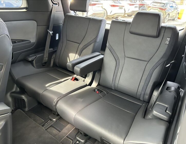 Lexus LM 350h VAN / Minibus 2,5 l 183 kw