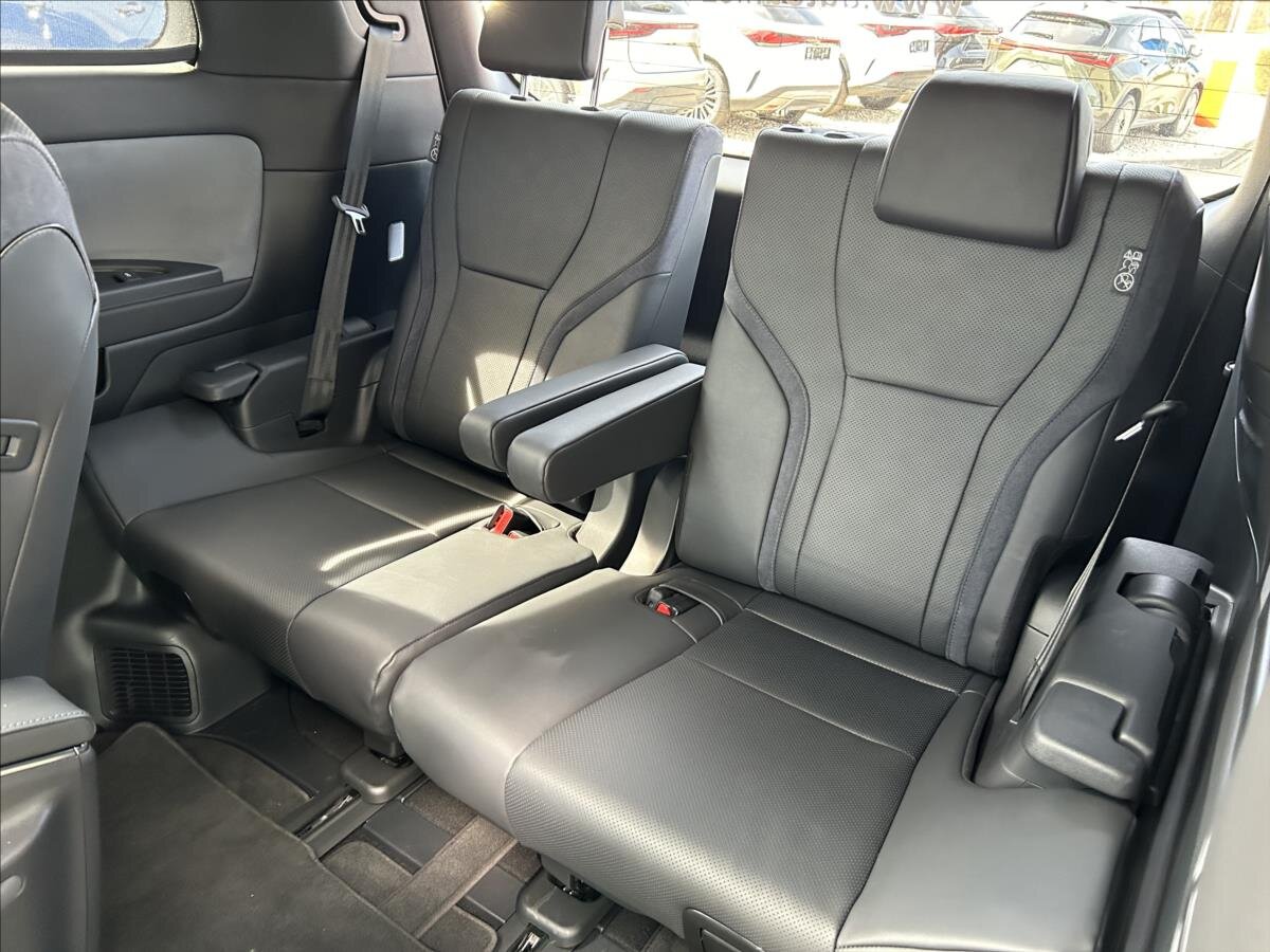 Lexus LM 350h VAN / Minibus 2,5 l 183 kw