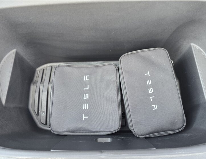 Tesla Model Y SUV / Terénní 0,0 378 kw