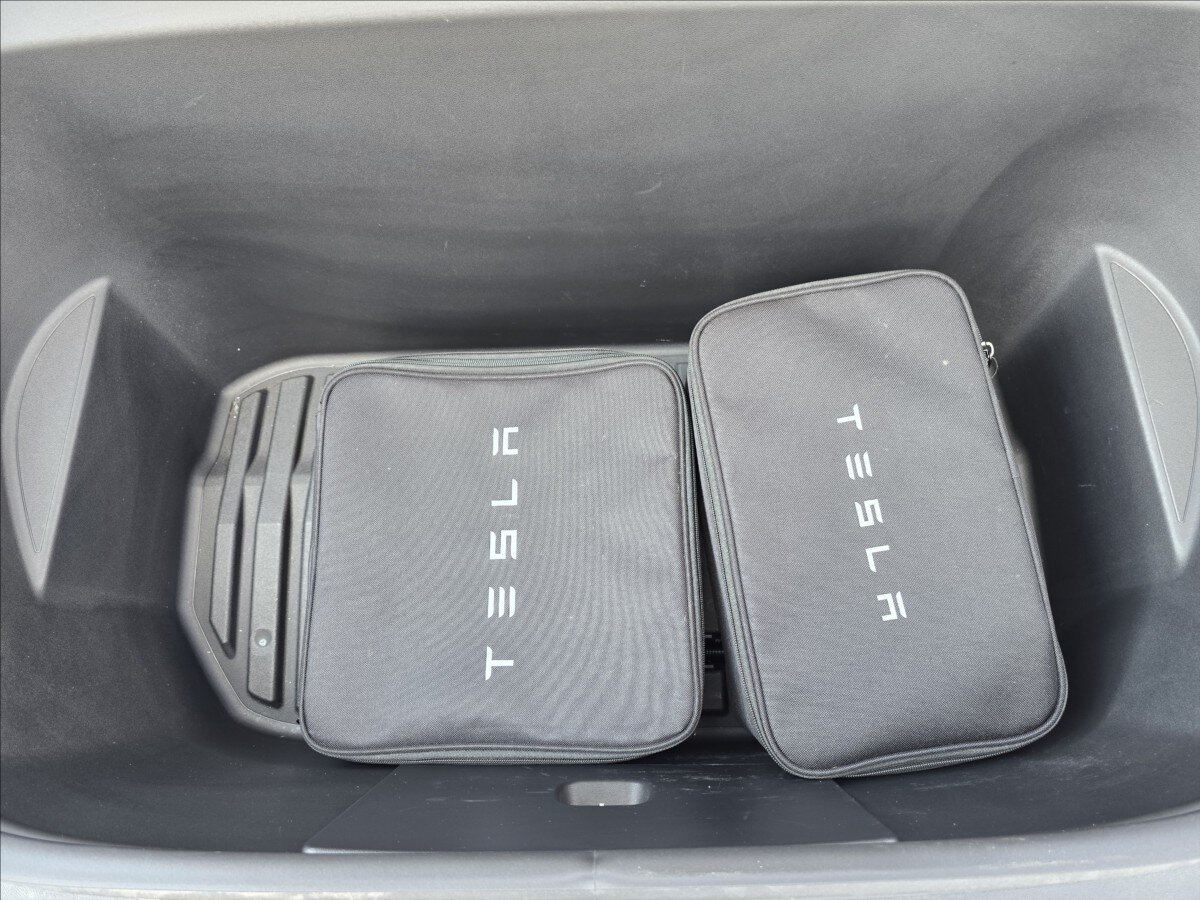 Tesla Model Y SUV / Terénní 0,0 378 kw