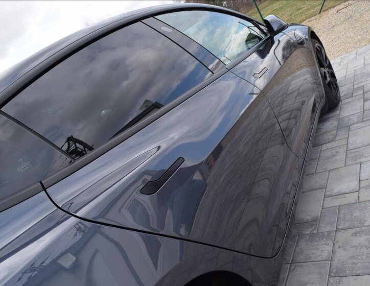 Tesla Model 3 Sedan / Limuzína 0,0 377 kw